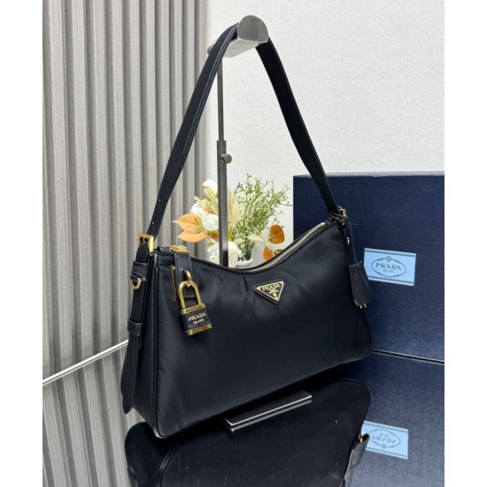 Repliche Borsa a tracolla grande Prada Aimee Re-Nylon con lucchetto 1BC232 Nero Imitazioni Premium Miglior Falso Borsa a tracolla grande Prada Aimee Re-Nylon con lucchetto 1BC232 Nero Economiche Premium