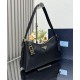Repliche Borsa a tracolla grande Prada Aimee Re-Nylon con lucchetto 1BC232 Nero Imitazioni Premium Miglior Falso Borsa a tracolla grande Prada Aimee Re-Nylon con lucchetto 1BC232 Nero Economiche Premium