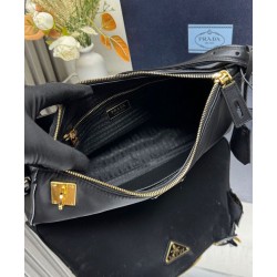 Miglior Falso Borsa a tracolla grande Prada Aimee Re-Nylon con lucchetto 1BC232 Nero Economiche Premium