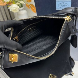 Miglior Falso Borsa a tracolla grande Prada Aimee Re-Nylon con lucchetto 1BC232 Nero Economiche Premium