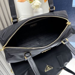 Miglior Falso Borsa media Prada Re-Nylon con manico superiore e lucchetto 1BB127 Nero Economiche Premium