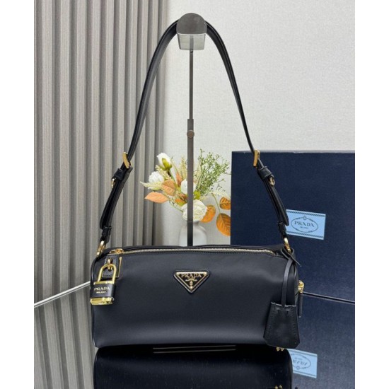 Replica perfetta Borsa a tracolla media Prada in Re-Nylon Con lucchetto 1BC233 Nero Imitazione Outlet Online