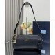Replica perfetta Borsa a tracolla media Prada in Re-Nylon Con lucchetto 1BC233 Nero Imitazione Outlet Online