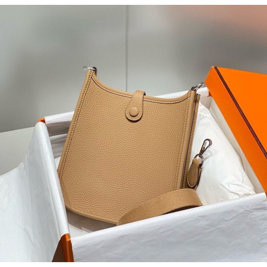 Migliore Replica Hermes Evelyne III TPM Mini Bag Marrone Clemence Imitazioni Outlet Italia Miglior Falso Hermes Evelyne III TPM Mini Bag Marrone Clemence Economiche Premium