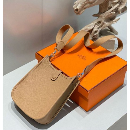 Migliore Replica Hermes Evelyne III TPM Mini Bag Marrone Clemence Imitazioni Outlet Italia Miglior Falso Hermes Evelyne III TPM Mini Bag Marrone Clemence Economiche Premium
