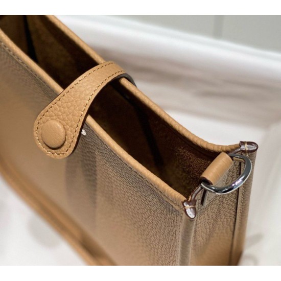 Migliore Replica Hermes Evelyne III TPM Mini Bag Marrone Clemence Imitazioni Outlet Italia Miglior Falso Hermes Evelyne III TPM Mini Bag Marrone Clemence Economiche Premium