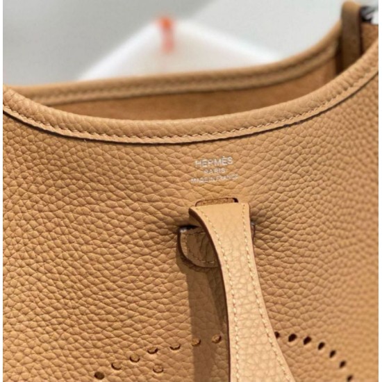 Migliore Replica Hermes Evelyne III TPM Mini Bag Marrone Clemence Imitazioni Outlet Italia Miglior Falso Hermes Evelyne III TPM Mini Bag Marrone Clemence Economiche Premium