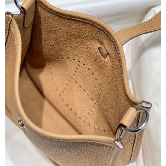 Migliore Replica Hermes Evelyne III TPM Mini Bag Marrone Clemence Imitazioni Outlet Italia Miglior Falso Hermes Evelyne III TPM Mini Bag Marrone Clemence Economiche Premium