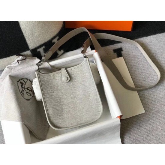Migliore Replica Hermes Evelyne III TPM Mini Bag Grigio Clemence Imitazioni Outlet Italia Migliore Repliche Hermes Evelyne III TPM Mini Bag Grigio Clemence Economiche Outlet Online