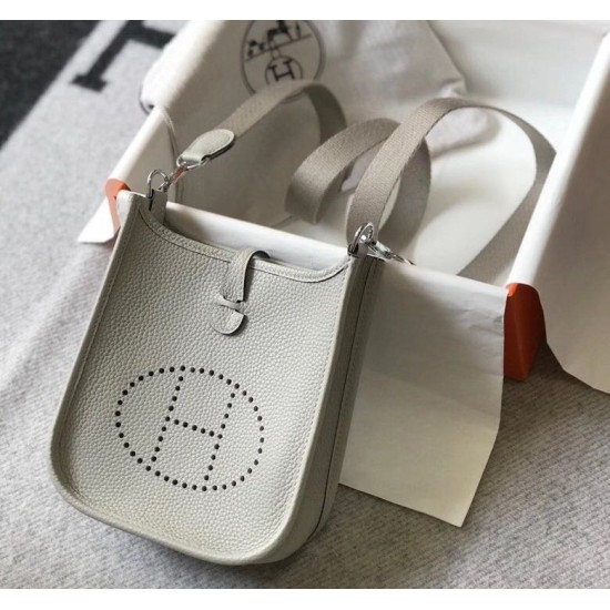Migliore Replica Hermes Evelyne III TPM Mini Bag Grigio Clemence Imitazioni Outlet Italia Migliore Repliche Hermes Evelyne III TPM Mini Bag Grigio Clemence Economiche Outlet Online