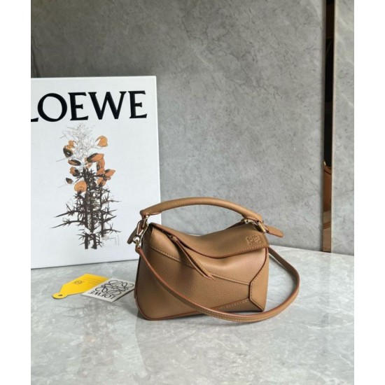 Loewe Puzzle Mini Bag Pelle di vitello granulata toffee