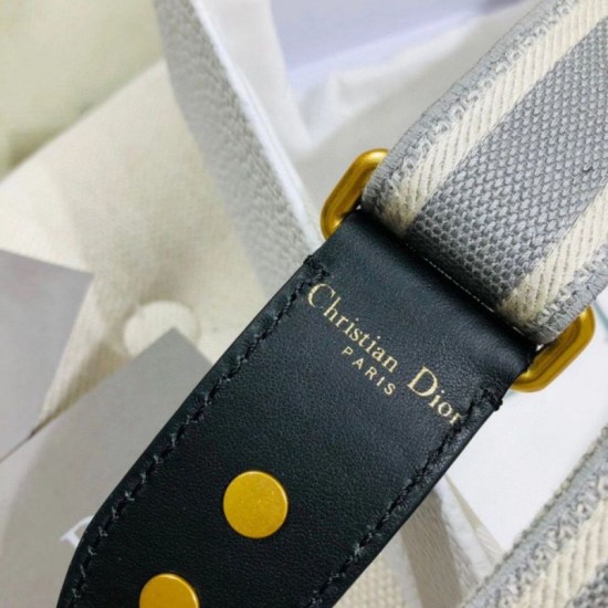 Dior Tracolla Regolabile con Ricamo Grigio Replica originale di alta qualità Migliore Repliche Dior Tracolla Regolabile con Ricamo Grigio Economiche Outlet Online
