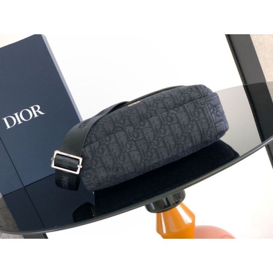 Borsa hobo morbida Dior Rider piccola da uomo replica Dior Dior Oblique Jacquard nera Imitazione Outlet Borsa hobo morbida Dior Rider piccola da uomo replica Dior Dior Oblique Jacquard nera Imitazione Outlet