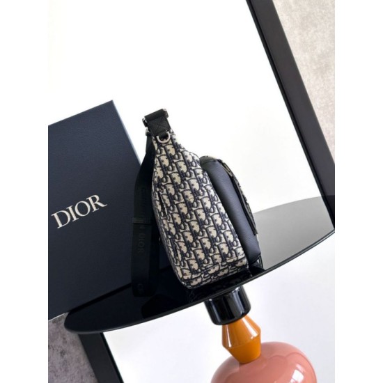 Replica Borsa hobo morbida Dior Rider media Dior Oblique Jacquard nera/beige Imitazioni Falso