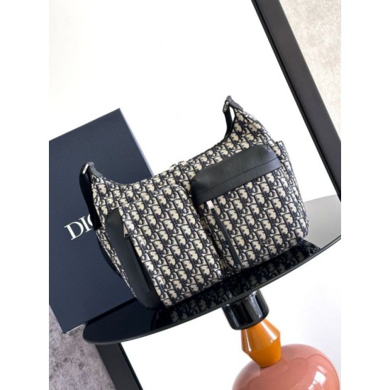 Replica Borsa hobo morbida Dior Rider media Dior Oblique Jacquard nera/beige Imitazioni Falso