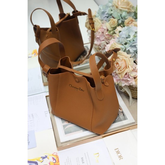 Replica Borsa a secchiello Dior Signature piccola/media marrone Imitazioni Falso