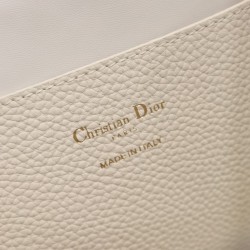 Replica Borsa a secchiello Dior Signature piccola/media bianca Imitazioni Falso