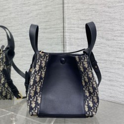 Borsa a secchiello Dior Signature piccola/media replica Dior Oblique Jacquard blu Imitazione