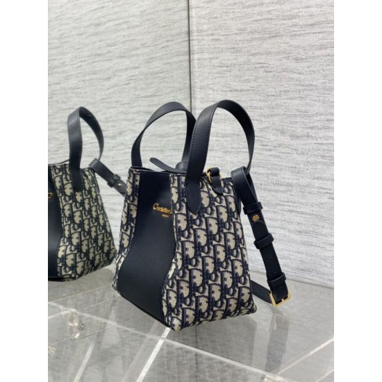 Borsa a secchiello Dior Signature piccola/media replica Dior Oblique Jacquard blu Imitazione