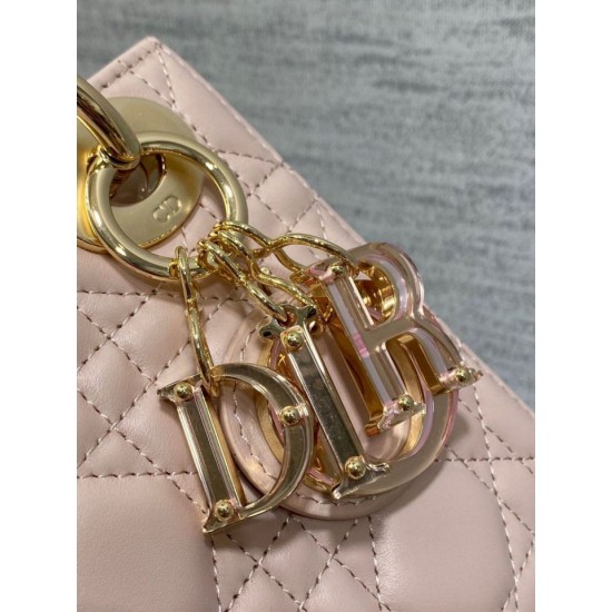 Replica Borsa Dior Lady Dior Mini con Catena e Charms in Resina Rosa Imitazioni Falso