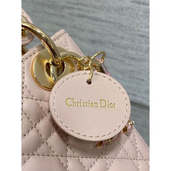 Replica Borsa Dior Lady Dior Mini con Catena e Charms in Resina Rosa Imitazioni Falso