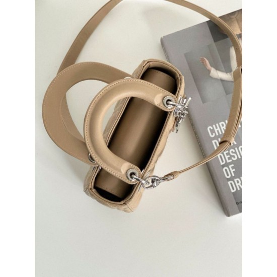 Replica Borsa Dior Classic Lady piccola Dior My ABCDior beige Imitazioni Falso