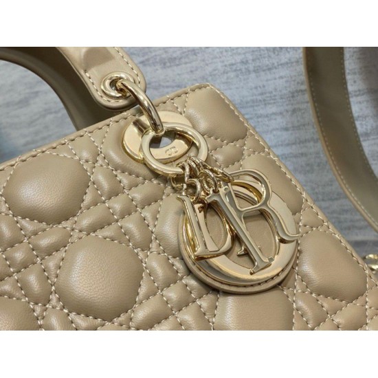 Replica Borsa Dior Lady Dior My ABCDior Piccola Sabbia Imitazioni Falso Replica Borsa Dior Lady Dior My ABCDior Piccola Sabbia Imitazioni Falso