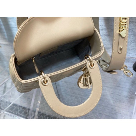 Replica Borsa Dior Lady Dior My ABCDior Piccola Sabbia Imitazioni Falso Replica Borsa Dior Lady Dior My ABCDior Piccola Sabbia Imitazioni Falso