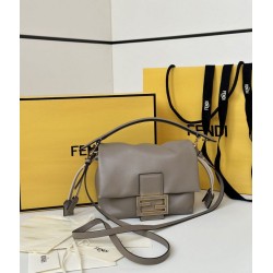 Replica Borsa Fendi Mamma Baguette Piccola Grigia Imitazioni Falso