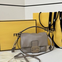 Replica Borsa Fendi Mamma Baguette Piccola Grigia Imitazioni Falso