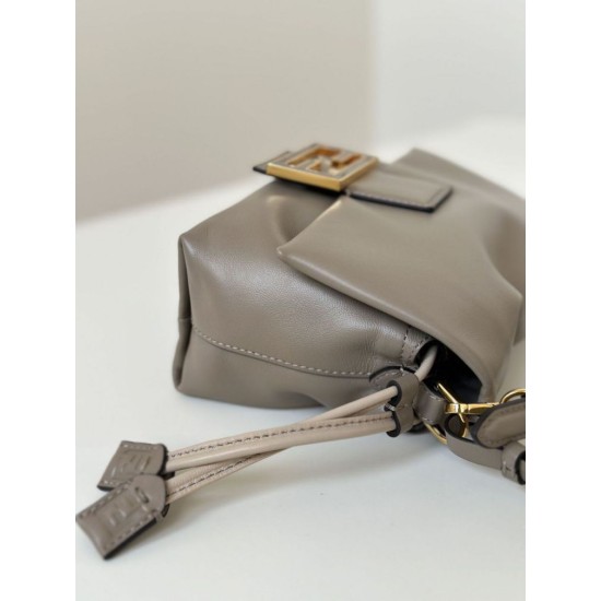 Replica Borsa Fendi Mamma Baguette Piccola Grigia Imitazioni Falso Replica Borsa Fendi Mamma Baguette Piccola Grigia Imitazioni Falso