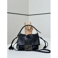 Replica Borsa Fendi Mamma Baguette Piccola Nera Imitazioni Falso