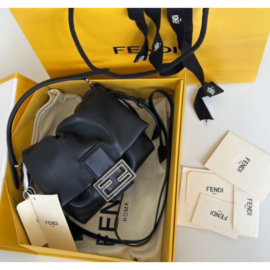 Replica Borsa Fendi Mamma Baguette Piccola Nera Imitazioni Falso