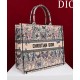 Replica Borsa Dior Book Tote grande Dior M1286 Albicocca ricamata con il motivo Papillon Toile de Jouy blu di Pietro Ruffo Imitazioni Falso Replica Borsa Dior Book Tote grande Dior M1286 Albicocca ricamata con il motivo Papillon Toile de Jouy blu di Pietro Ruffo Imitazioni Falso