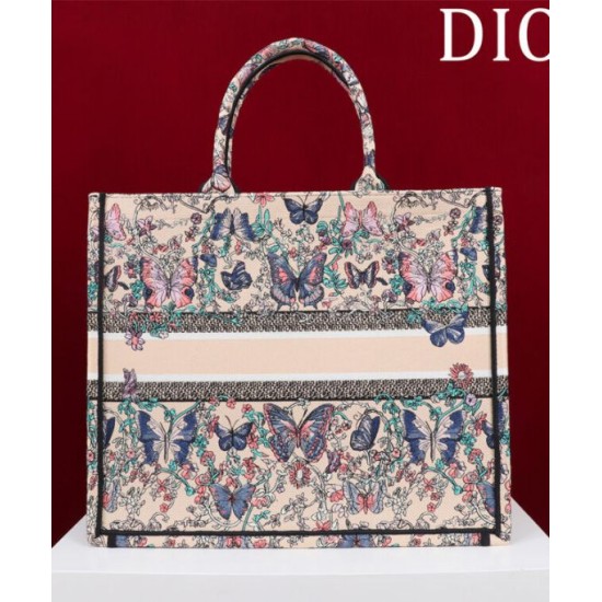 Replica Borsa Dior Book Tote grande Dior M1286 Albicocca ricamata con il motivo Papillon Toile de Jouy blu di Pietro Ruffo Imitazioni Falso Replica Borsa Dior Book Tote grande Dior M1286 Albicocca ricamata con il motivo Papillon Toile de Jouy blu di Pietro Ruffo Imitazioni Falso