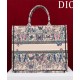 Replica Borsa Dior Book Tote grande Dior M1286 Albicocca ricamata con il motivo Papillon Toile de Jouy blu di Pietro Ruffo Imitazioni Falso Replica Borsa Dior Book Tote grande Dior M1286 Albicocca ricamata con il motivo Papillon Toile de Jouy blu di Pietro Ruffo Imitazioni Falso