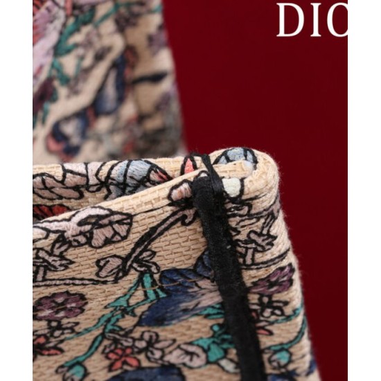 Replica Borsa Dior Book Tote grande Dior M1286 Albicocca ricamata con il motivo Papillon Toile de Jouy blu di Pietro Ruffo Imitazioni Falso Replica Borsa Dior Book Tote grande Dior M1286 Albicocca ricamata con il motivo Papillon Toile de Jouy blu di Pietro Ruffo Imitazioni Falso