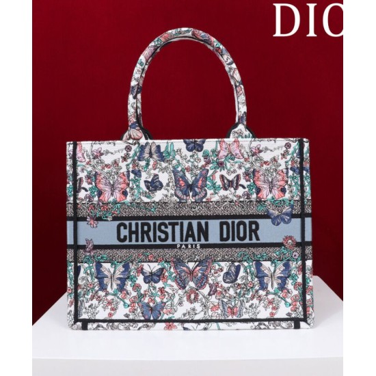 Replica Borsa Dior Book Tote Media Dior M1286 ricamata con Pietro Ruffo Bianco Imitazioni Falso