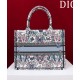 Replica Borsa Dior Book Tote Media Dior M1286 ricamata con Pietro Ruffo Bianco Imitazioni Falso