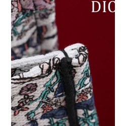 Replica Borsa Dior Book Tote Media Dior M1286 ricamata con Pietro Ruffo Bianco Imitazioni Falso