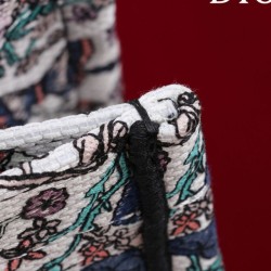 Replica Borsa Dior Book Tote Media Dior M1286 ricamata con Pietro Ruffo Bianco Imitazioni Falso