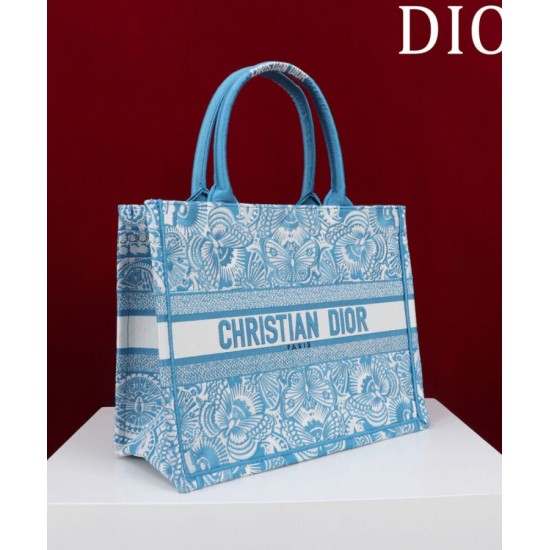 Replica Borsa Dior Book Tote media Dior M1286 ricamata con il motivo celeste D-Butterfly Paisley blu/bianco Imitazioni Falso Replica Borsa Dior Book Tote media Dior M1286 ricamata con il motivo celeste D-Butterfly Paisley blu/bianco Imitazioni Falso