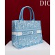 Replica Borsa Dior Book Tote media Dior M1286 ricamata con il motivo celeste D-Butterfly Paisley blu/bianco Imitazioni Falso Replica Borsa Dior Book Tote media Dior M1286 ricamata con il motivo celeste D-Butterfly Paisley blu/bianco Imitazioni Falso