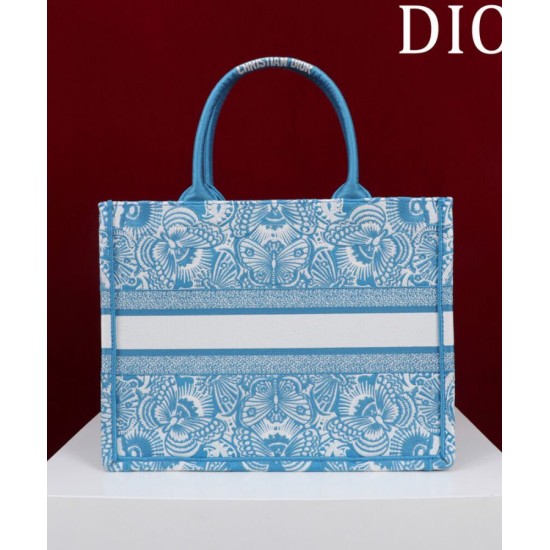 Replica Borsa Dior Book Tote media Dior M1286 ricamata con il motivo celeste D-Butterfly Paisley blu/bianco Imitazioni Falso Replica Borsa Dior Book Tote media Dior M1286 ricamata con il motivo celeste D-Butterfly Paisley blu/bianco Imitazioni Falso