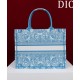 Replica Borsa Dior Book Tote media Dior M1286 ricamata con il motivo celeste D-Butterfly Paisley blu/bianco Imitazioni Falso Replica Borsa Dior Book Tote media Dior M1286 ricamata con il motivo celeste D-Butterfly Paisley blu/bianco Imitazioni Falso