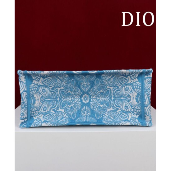 Replica Borsa Dior Book Tote media Dior M1286 ricamata con il motivo celeste D-Butterfly Paisley blu/bianco Imitazioni Falso Replica Borsa Dior Book Tote media Dior M1286 ricamata con il motivo celeste D-Butterfly Paisley blu/bianco Imitazioni Falso