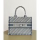 Replica Borsa Dior Book Tote Dior blu ricamata con motivo Dior Oblique grigio imitazione False Online