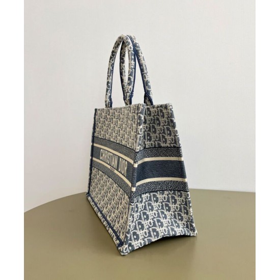 Replica Borsa Dior Book Tote Dior blu ricamata con motivo Dior Oblique grigio imitazione False Online