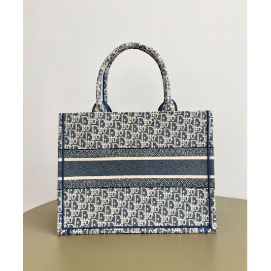 Replica Borsa Dior Book Tote Dior blu ricamata con motivo Dior Oblique grigio imitazione False Online