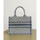 Replica Borsa Dior Book Tote Dior blu ricamata con motivo Dior Oblique grigio imitazione False Online